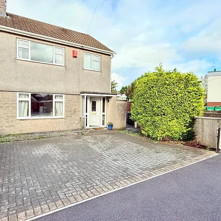 Hébergement de vacances A Comfortable And Spacious House With Private Drive Bristol