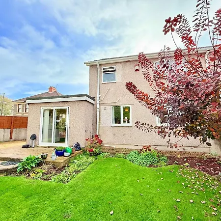 A Comfortable And Spacious House With Private Drive Hébergement de vacances