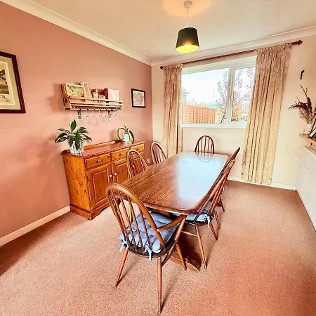 A Comfortable And Spacious House With Private Drive *