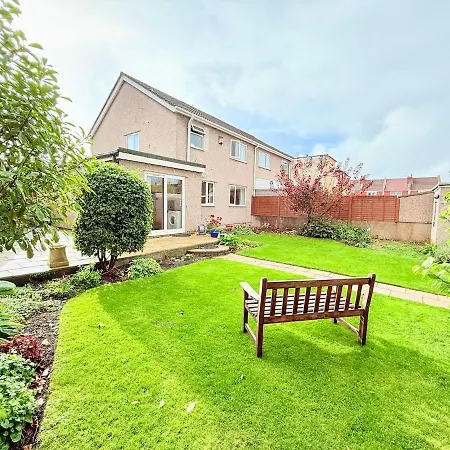 Сasa de vacaciones A Comfortable And Spacious House With Private Drive Bristol