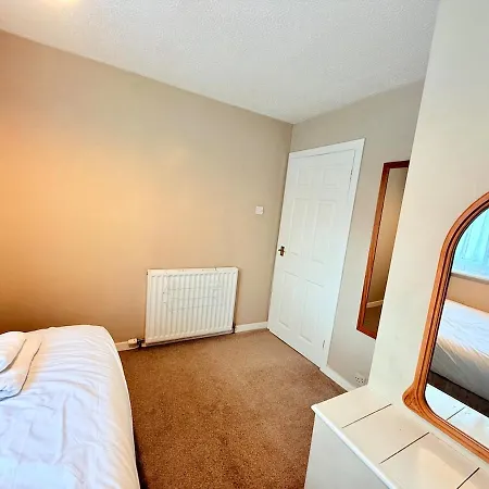 Hébergement de vacances A Comfortable And Spacious House With Private Drive *