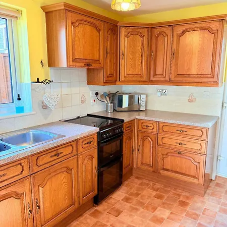 Сasa de vacaciones A Comfortable And Spacious House With Private Drive *