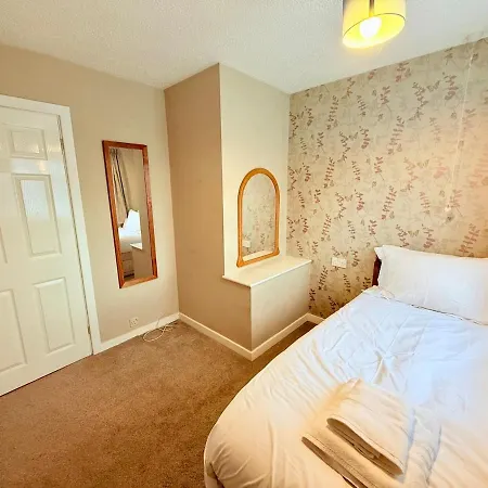 Сasa de vacaciones A Comfortable And Spacious House With Private Drive Bristol