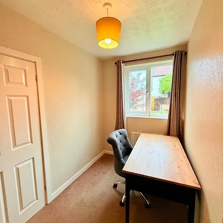 A Comfortable And Spacious House With Private Drive * Bristol