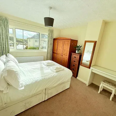 Ferienhaus A Comfortable And Spacious House With Private Drive Bristol