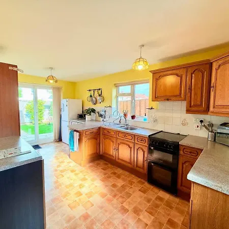 A Comfortable And Spacious House With Private Drive Сasa de vacaciones *