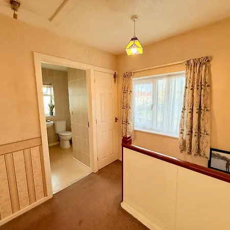 A Comfortable And Spacious House With Private Drive