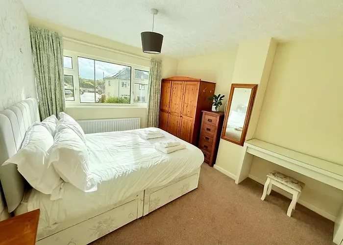 Ferienhaus A Comfortable And Spacious House With Private Drive Bristol