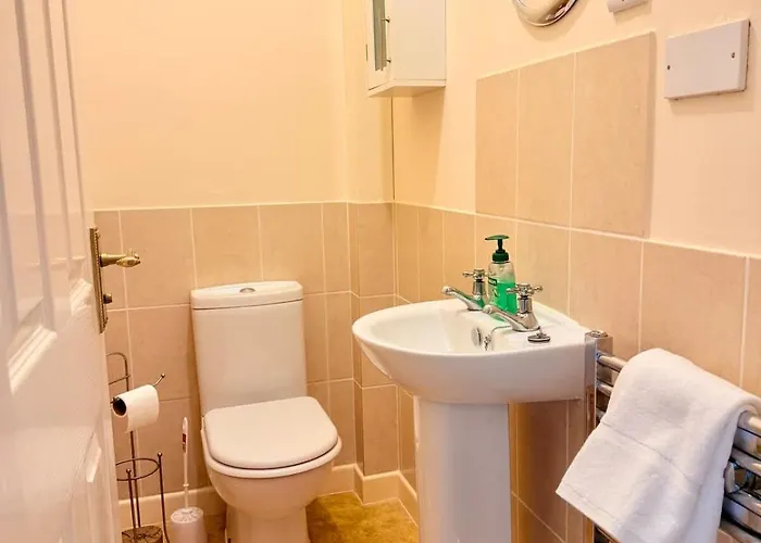 A Comfortable And Spacious House With Private Drive