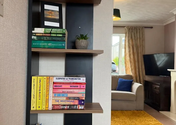 A Comfortable And Spacious House With Private Drive