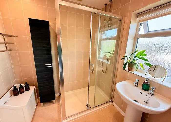 A Comfortable And Spacious House With Private Drive *