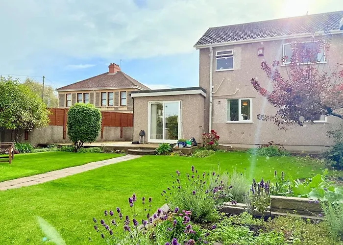 A Comfortable And Spacious House With Private Drive * Bristol