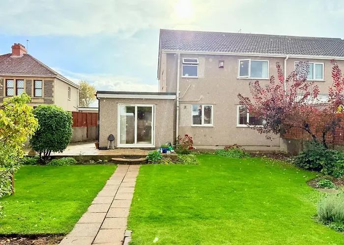 A Comfortable And Spacious House With Private Drive *