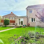 A Comfortable And Spacious House With Private Drive * Bristol