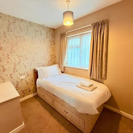 Nyaraló A Comfortable And Spacious House With Private Drive *