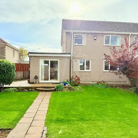 A Comfortable And Spacious House With Private Drive Nyaraló *