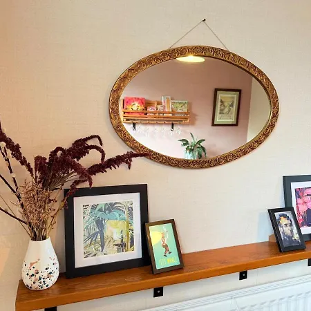 A Comfortable And Spacious House With Private Drive Prázdninový dům Bristol