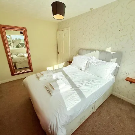 Nyaraló A Comfortable And Spacious House With Private Drive *