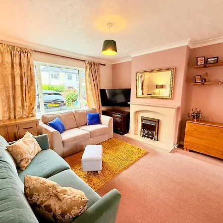 A Comfortable And Spacious House With Private Drive