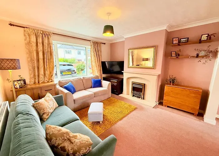 A Comfortable And Spacious House With Private Drive