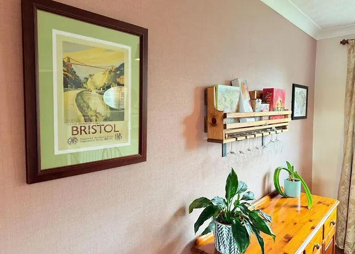 A Comfortable And Spacious House With Private Drive * בריסטול