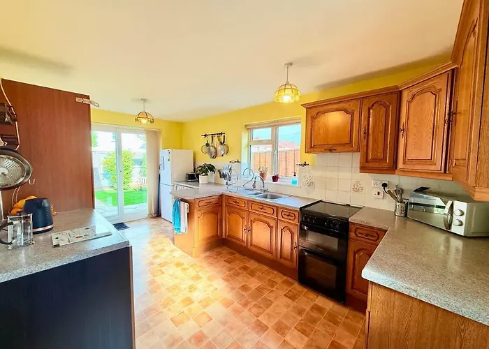 A Comfortable And Spacious House With Private Drive בית נופש *