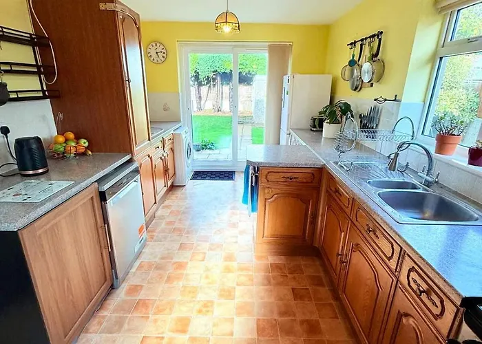 A Comfortable And Spacious House With Private Drive