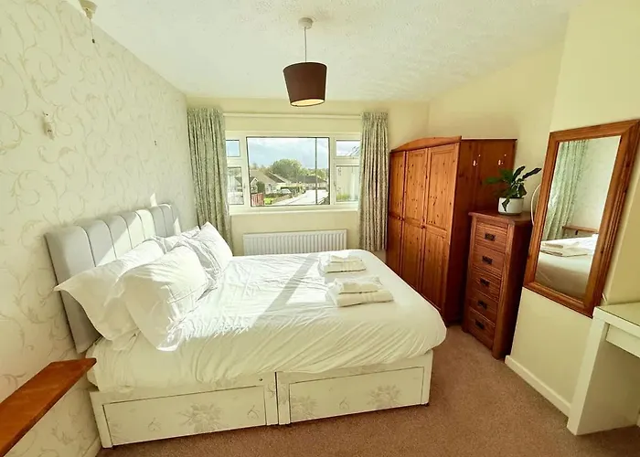 A Comfortable And Spacious House With Private Drive