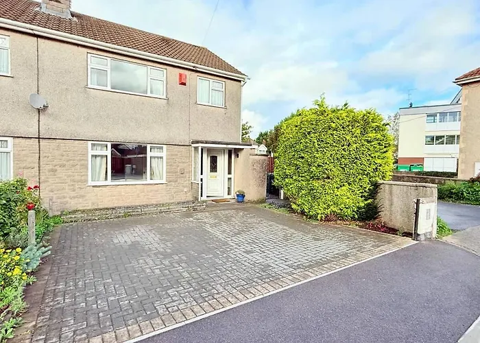 A Comfortable And Spacious House With Private Drive